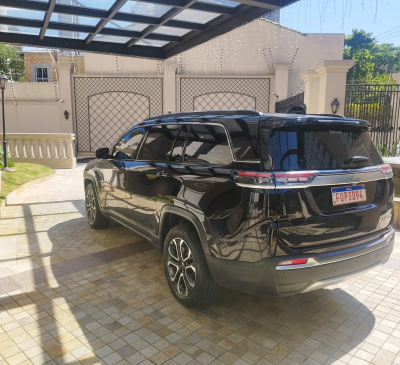 Veículo executivo de luxo com motorista